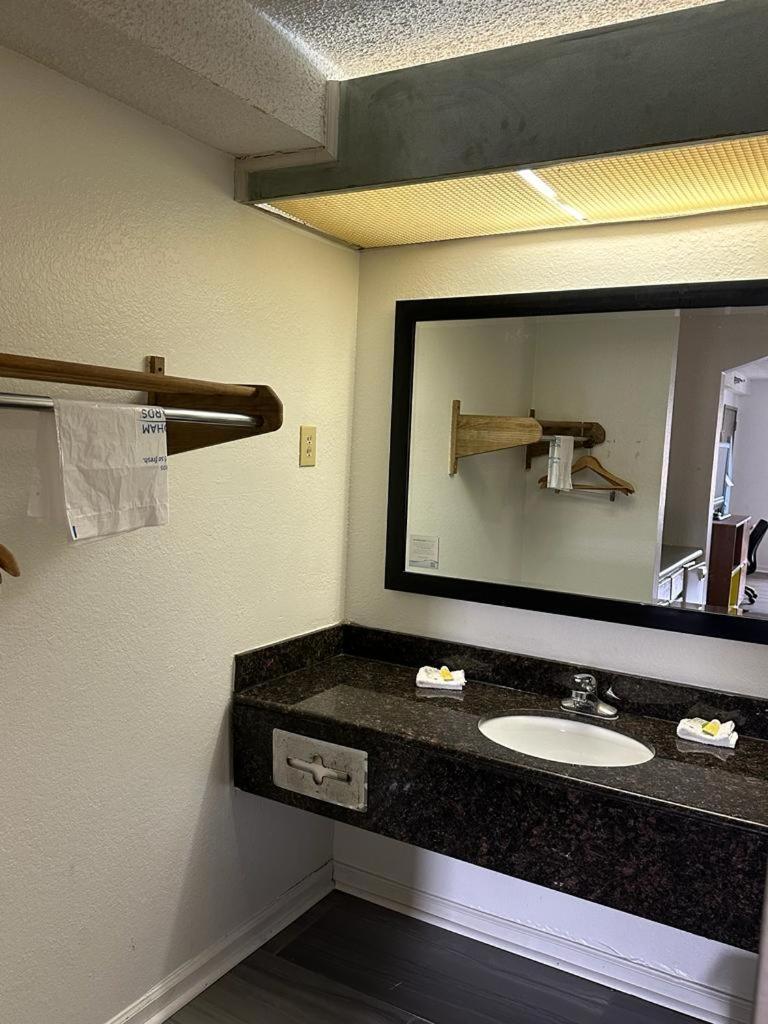 Quality Inn & Suites Decatur Priceville I-65 Luaran gambar